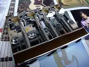 HIPSHOT BASE BRIDGE KICKASS 4 STRING CHROME BR/KICKASS C