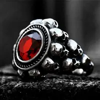 在飛比找蝦皮商城精選優惠-【RBR8-839】精緻個性歐美紅寶石骷顱頭鑄造鈦鋼戒指/戒