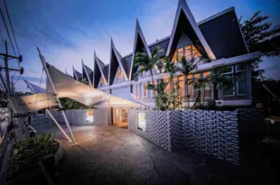 布吉岛船屋度假酒店The Boathouse Phuket