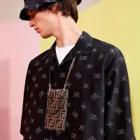 在飛比找Yahoo!奇摩拍賣優惠-FENDI 19SS 復古FF 褐色 LOGO 手拿包 胸前