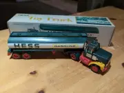 Hess 1977 Oil Gas Gasoline Tanker Battery Toy Truck in box original vintage A2