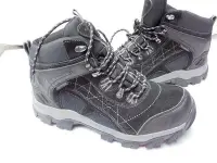 在飛比找Yahoo!奇摩拍賣優惠-香港OUTLET代購 歐洲BASS 材質雪地靴 登山靴登山鞋