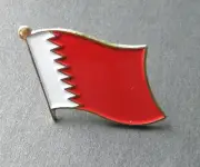 BAHRAIN INTERNATIONAL WORLD FLAG LAPEL PIN BADGE 7/8 INCH