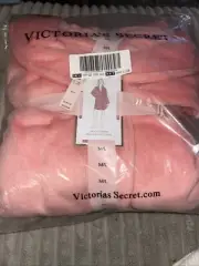 NWT Factory Sealed Victoria’s Secret Plush Short Coral Robe Size: M/L house coat