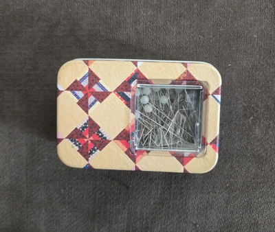 Fons & Porter Quilters Pins - Glow in the Dark
