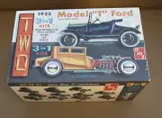 AMT 1925 Model “T” Ford 3 in 1 Car Kit Trophy Series 1/25 Customizing Vintage!