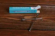 Retro MEDICAL GERMAN BOXED INSULIN GLASS SYRINGE 1cc 1 ml Interchangeable