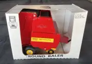 Vintage 1991 Scale Models Ford New Holland 660 Round Baler 1/16 Scale Diecast