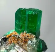9.45 CT EXTRAVAGANTLY RARE TOP GREEN PANJSHIR EMERALD CRYSTAL ON MATRIX @Afg
