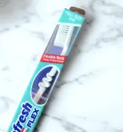Aquafresh FLEX Toothbrush Full Size SOFT In Clear Hard Plastic Case NOS Vintage