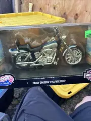 Hot Wheels Harley-Davidson 1:10 scale model 2000 Dyna Wide Glide, **New in box**