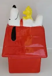 Peanuts Snoopy & Woodstock Classic Dog House Ceramic Salt & Pepper Shakers NEW