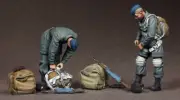 1/35 Resin WWII German Paratroopers on the airfield unpainted unassembled