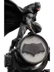 Iron Studios Batman on Batsignal Deluxe Zack Snyder's Justice League 1/10 Scale