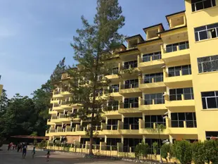 特魯巴吉度假公寓Teluk Batik Holiday Apartment