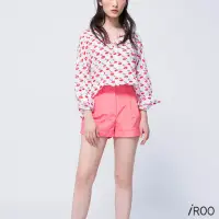 在飛比找momo購物網優惠-【iROO】壓折俐落女人設計短褲