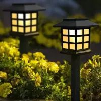 在飛比找momo購物網優惠-【小麥購物】太陽能草坪燈(花園燈 插地燈 庭院燈 造景燈 小