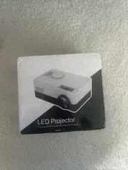 Mini projector 30-100 Inch Screen HD Portable Video Projector. NEW