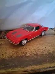 WELLY 1963 CHEVY CORVETTE STING RAY FUEL INJECTED SPLIT WINDOW RED