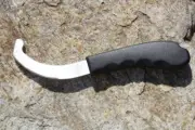 New Bot Egg Knife for easy Removal. Quality Horse Tack