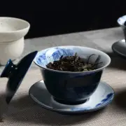 1 Gaiwan and 2 cups Tea bowl Tureen Sancai bowl Tea appliance Upscale blue pots