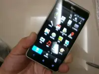 在飛比找Yahoo!奇摩拍賣優惠-全新手機 htc desire t528e line-電34