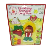 VINTAGE 1981 STRAWBERRY SHORTCAKE BERRY WEAR 2 DOLL OUTFITS IN PACKAGE NOS MOC