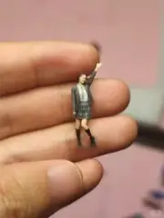 Diorama Scene Props Resin 1/64 Young Beautiful Girl Mini Figure Painted Doll Toy