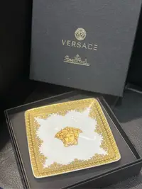 在飛比找Yahoo!奇摩拍賣優惠-【EZ兔購】~正品　VERSACE 凡賽斯   LOGO 女