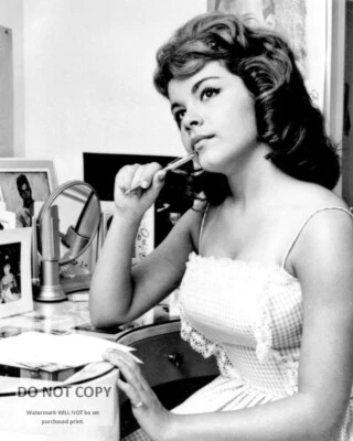 ACTRESS ANNETTE FUNICELLO - 8X10 PUBLICITY PHOTO (BT-035)