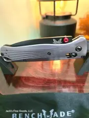NEW BENCHMADE KNIVES 535BK-4 AIRCRAFT ALUMINUM BUGOUT M390 AXIS-LOCK, CENTERED