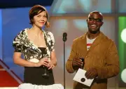 Maggie Gyllenhaal Taye Diggs present an award during IFP Independ- 2003 Photo 1
