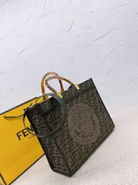 在飛比找Yahoo!奇摩拍賣優惠-全館免運  Fendi versace 聯名款 陽光托特包 