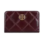 【TORY BURCH】TORY BURCH WILLA經典圓形雙T金字LOGO菱格縫線設計漆皮10卡扣式對折中夾(深果醬紅)