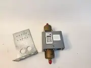 Johnson Controls Penn P74DA-18 Differential Low Pressure HK06CA402 8 - 60 PSI