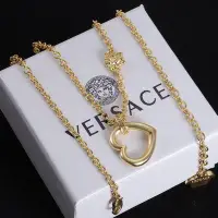 在飛比找Yahoo!奇摩拍賣優惠-義大利時尚品牌Versace凡賽斯鏤空愛心頭像項鍊 代購