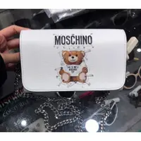 在飛比找蝦皮購物優惠-專櫃正品moschino Moschino經典別針小熊十字紋