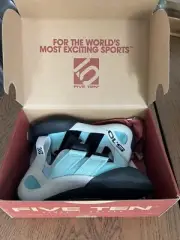 Five Ten Gambit VCS Womens Size 6 36 Light Blue Suede Easy On Climbing Shoe