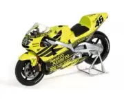 Honda RC211V Rossi Pre Season Test bike 2001 1:12th scale MINICHAMPS 122 016946