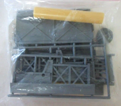 Bachmann HO scale - #45512 Operating Pipe Loader kit