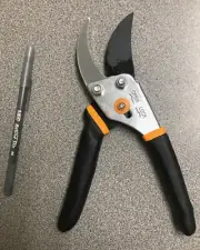 Fiskars Bypass Sharp Pruning Shears Garden Clippers Scissors Rust Resistant