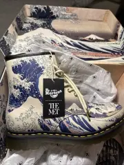 New With Box Dr. Martens 1460 US Women 10 / Men 9 - Limited Edition "The Met"
