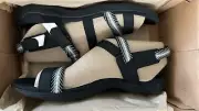 Women's New in box Merrell District Mendi Backstrap Black sandals size 9