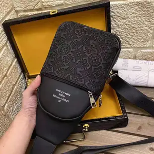 巨美二手新款Louis Vuitton/LV路易威登胸包 男真皮頭層牛皮胸前包 男士單肩斜挎包 軟皮包