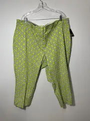Crown & Ivy Women's Green Patterned Flat Front Cropped Pants Size 24W