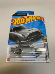 Hot Wheels Goldfinger Aston Martin 1963 DB5 Long Card - Sealed Package!