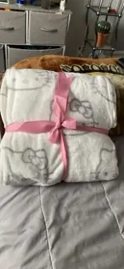 NWT Hello Kitty Gray Faces White Twin Super Soft Plush Blanket