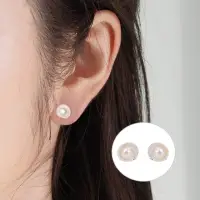 在飛比找momo購物網優惠-【A&R】韓版s999純銀天然珍珠貝殼款螺絲扣耳環(簡約時尚