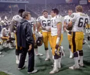 Offensive lineman Emil Boures of the Pittsburgh Steelers talks t- 1984 Old Photo