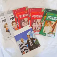 在飛比找蝦皮購物優惠-#送 EXO周邊 PEPERO EXO-SC立牌 徽章 摺疊